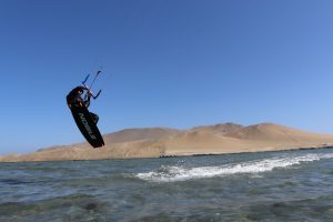 Viento y kitesurf en la bahía de Paracas